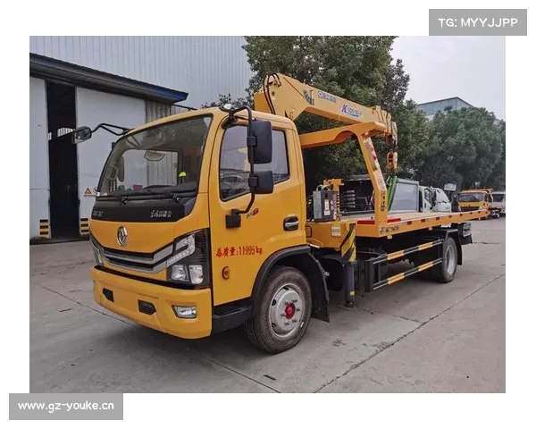 东风多利卡新款清障车带吊